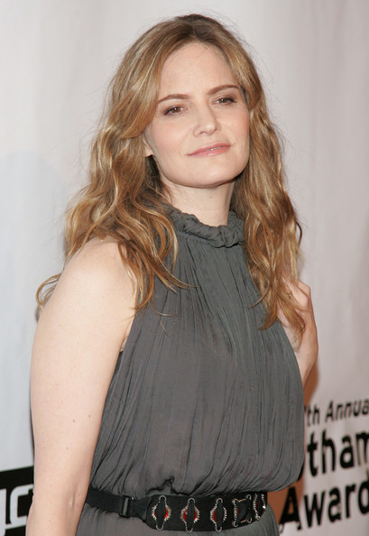 Jennifer Jason Leigh