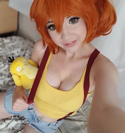 Elizabeth Rose taking a selfie