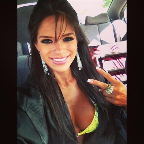 Michelle Lewin taking a selfie