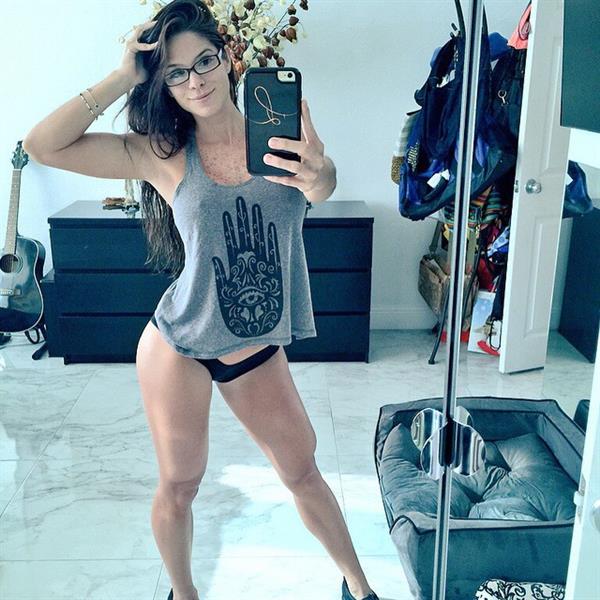 Michelle Lewin taking a selfie