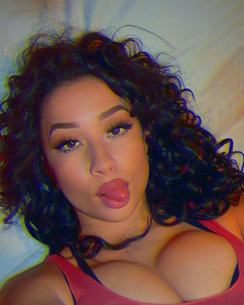 Elizabeth Anne taking a selfie