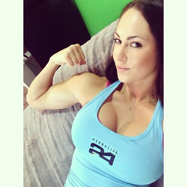 Hope Beel taking a selfie