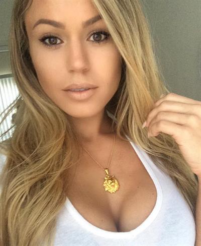 Tamra Dae taking a selfie