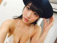 Anna Konno taking a selfie