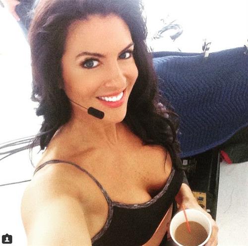 Amanda Latona Kuclo taking a selfie