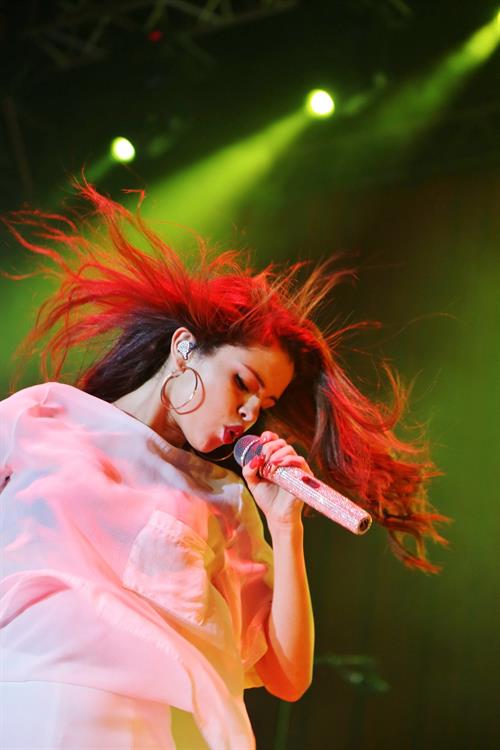 Selena Gomez –  Stars Dance  Milan performance 9/16/13  