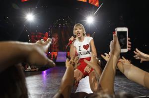 Taylor Swift  Red  Tour - Concert at the Staples Center in Los Angeles - August 19, 2013 