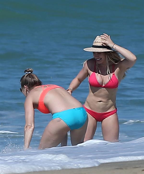 Hilary Duff sexy bikini pics