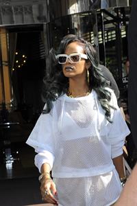 Rihanna - Arrives at her concert in the LG Arena Birmingham in Birmingham (16.07.2013) 