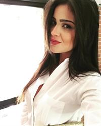 Ana Carolina Ugarte taking a selfie