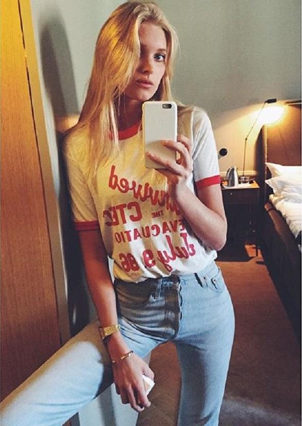 Elsa Hosk taking a selfie