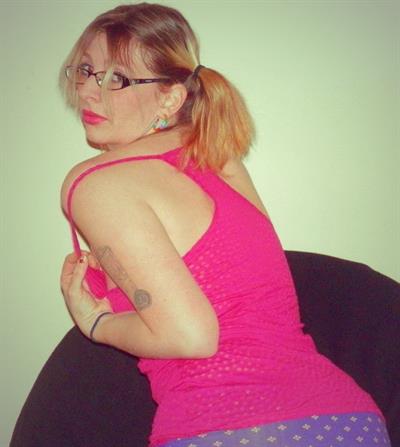 I'm a quirky lil cam girl and I want to get to know you. If you wanna keep up with me follow me @alice_ttlg