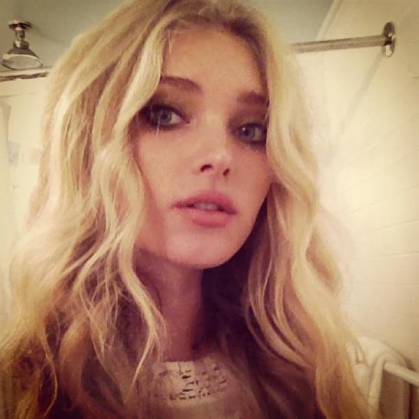 Elsa Hosk taking a selfie