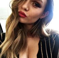 Josephine Skriver taking a selfie