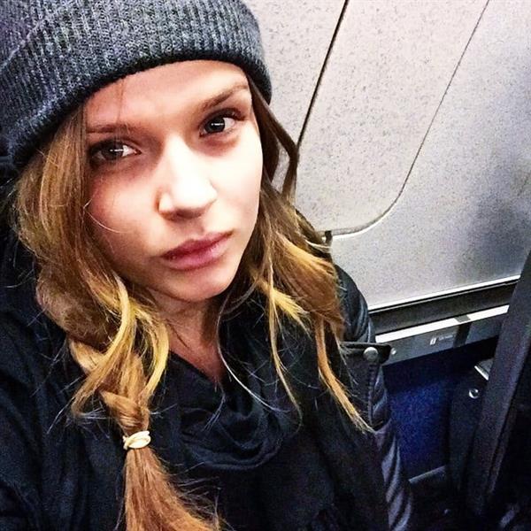 Josephine Skriver taking a selfie