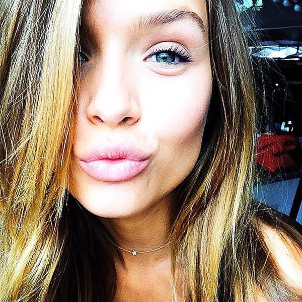 Josephine Skriver taking a selfie