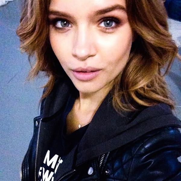 Josephine Skriver taking a selfie