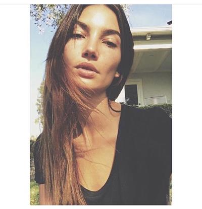 Lily Aldridge taking a selfie