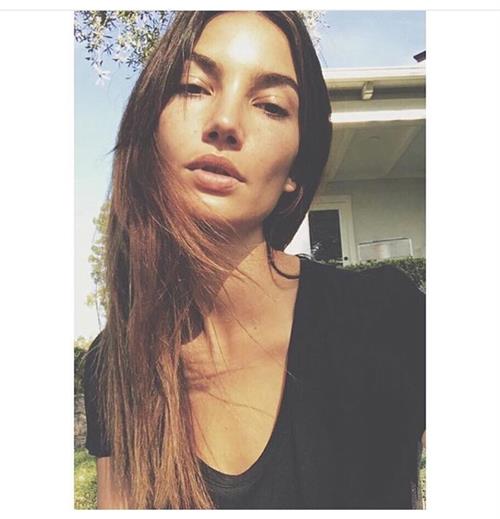 Lily Aldridge taking a selfie