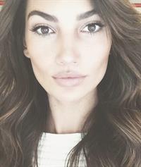 Lily Aldridge taking a selfie