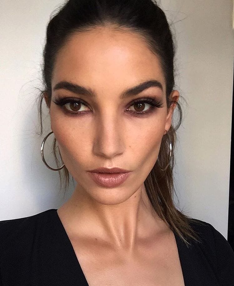 Lily Aldridge taking a selfie