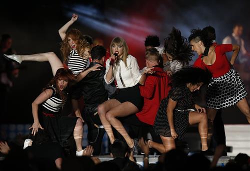 Taylor Swift Pictures Taylor Swift Capital Radio Summer Time Ball at Wembley Stadium in London - June 9, 2013