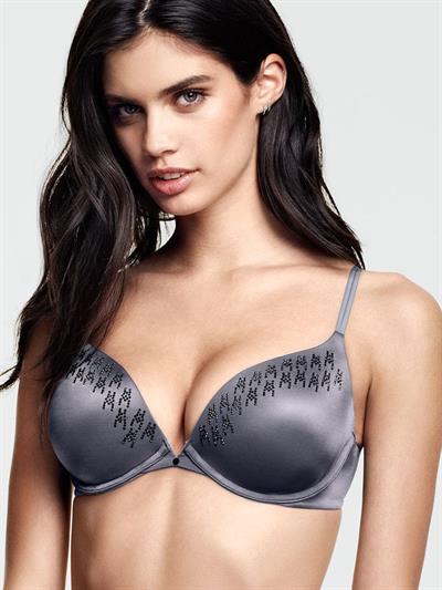 Sara Sampaio in lingerie