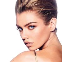 Stella Maxwell