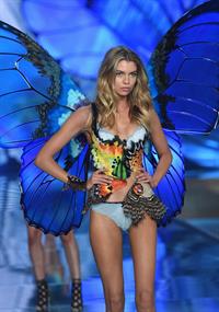 Stella Maxwell