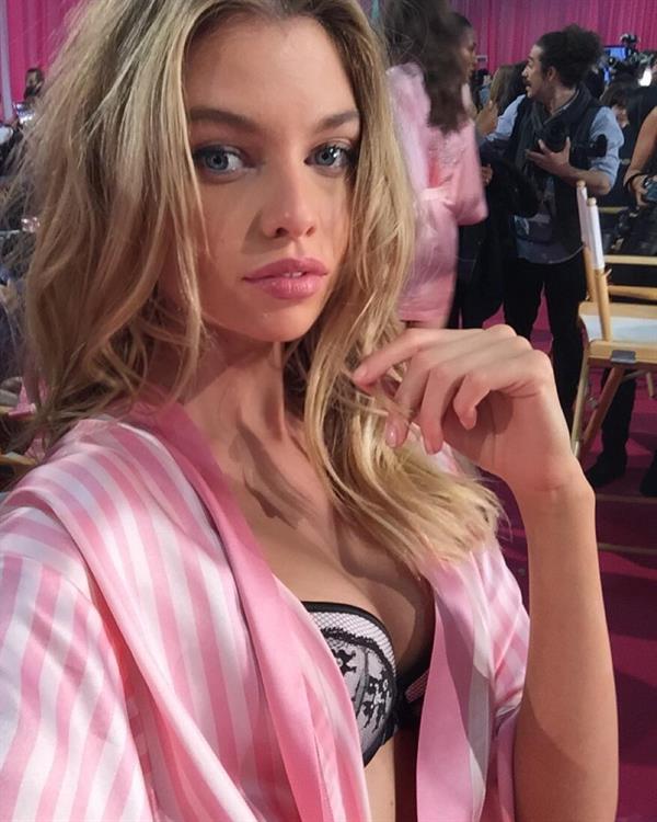 Stella Maxwell taking a selfie