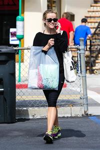 Reese Witherspoon Shopping in Brentwood (May 23, 2013) 