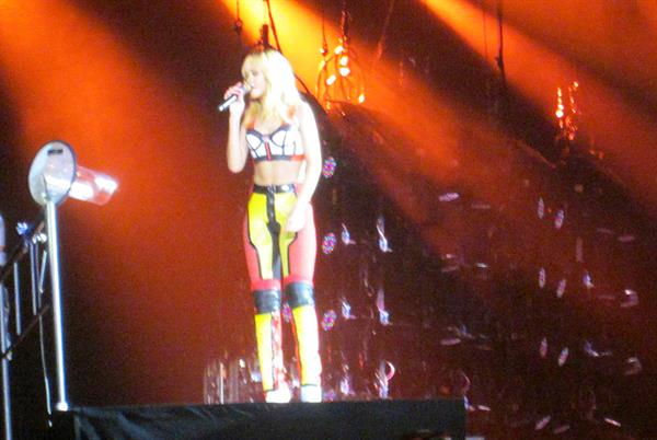 Rihanna performs 'Diamonds World Tour' in Antwerpen (June 5, 2013) 