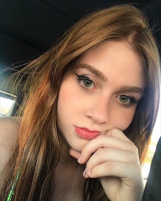 Flávia Charallo taking a selfie