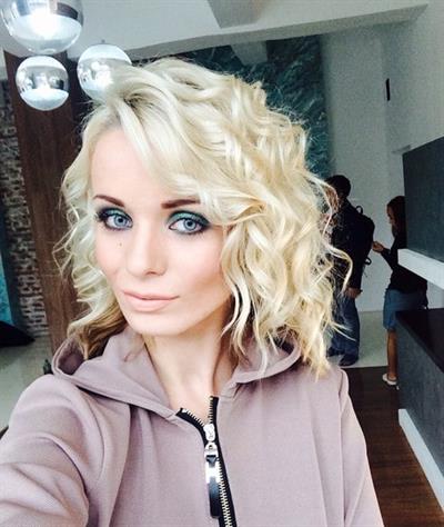 Ekaterina Enokaeva taking a selfie