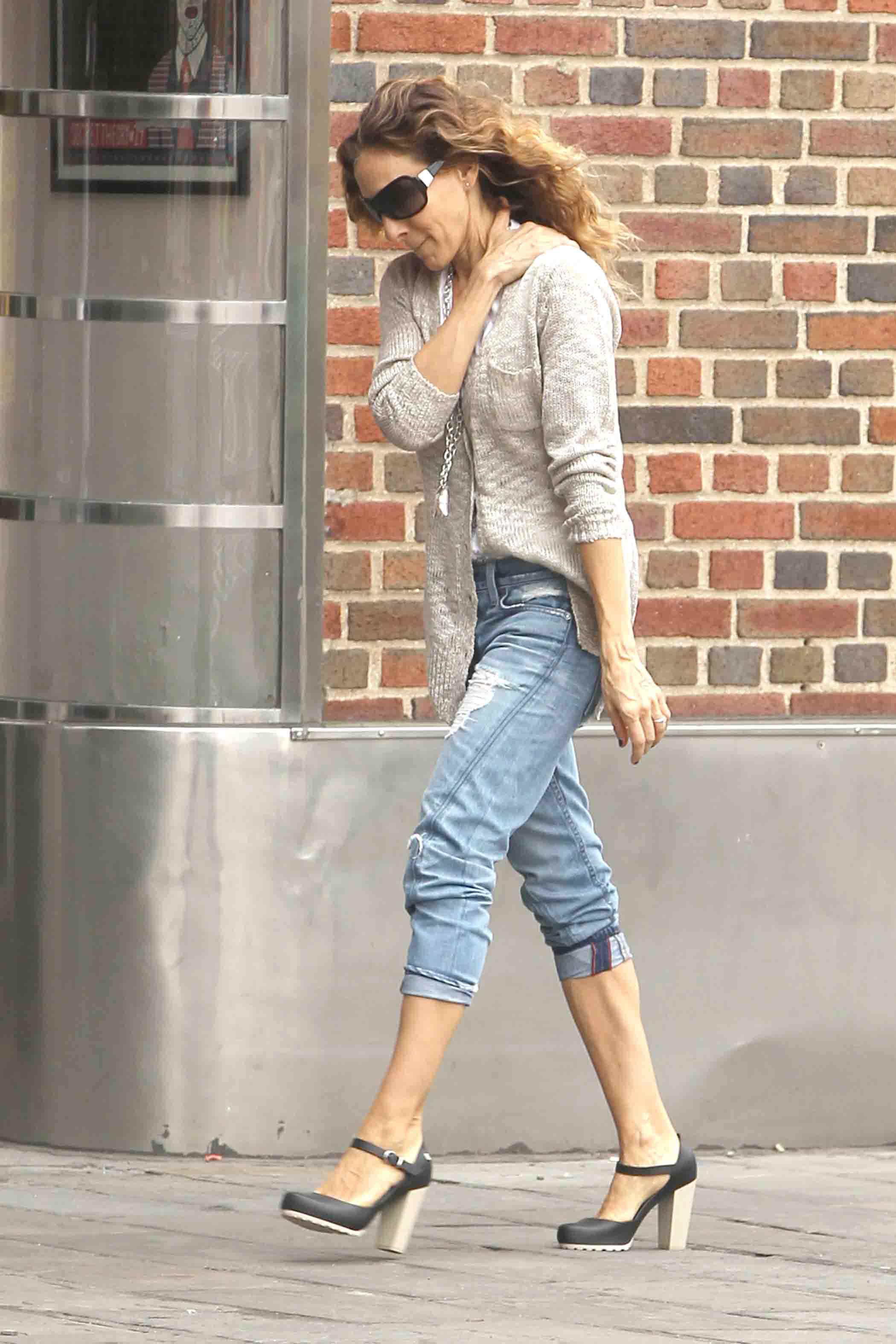 Sarah Jessica Parker Takes her children to school in New York City (May 23, 2013) 