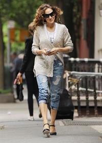 Sarah Jessica Parker Takes her children to school in New York City (May 23, 2013) 