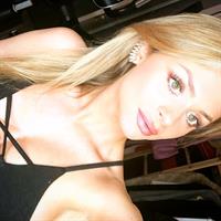 Lucile taking a selfie