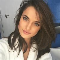 Blanca Padilla taking a selfie