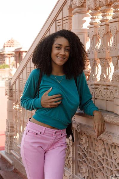 Georgia in Pink Jeans