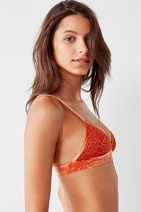 Bruna Lirio in lingerie