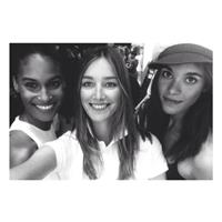 Cindy Bruna taking a selfie