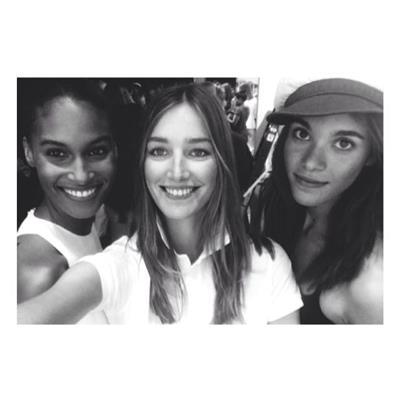 Cindy Bruna taking a selfie