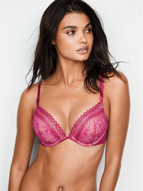 Daniela Braga in lingerie