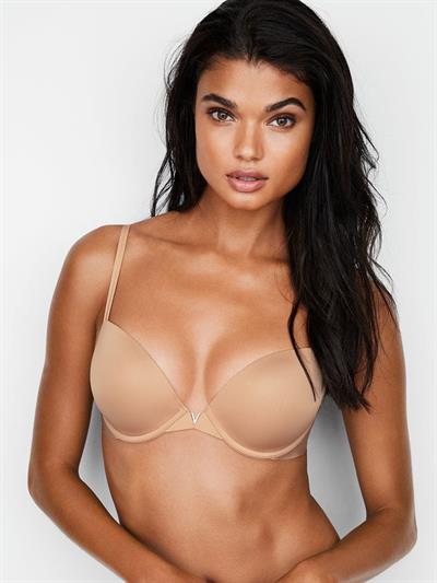 Daniela Braga in lingerie