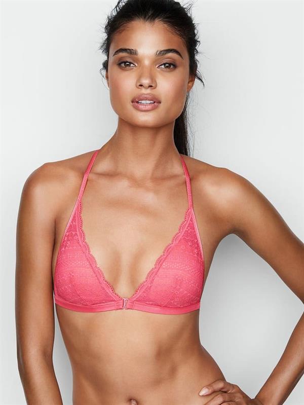 Daniela Braga in lingerie