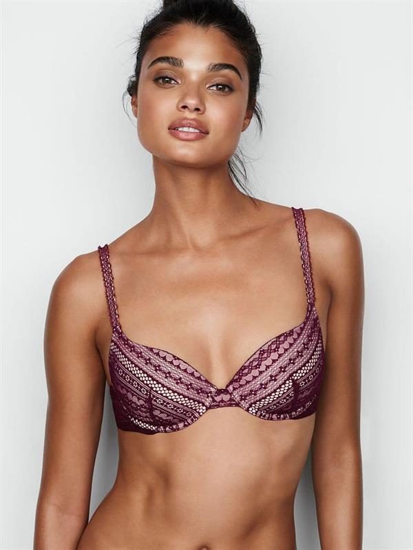 Daniela Braga in lingerie