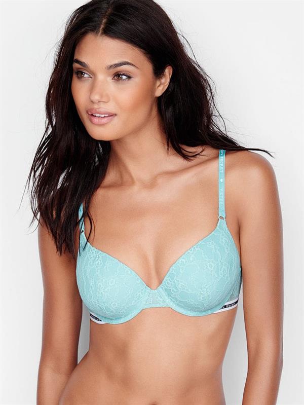 Daniela Braga in lingerie