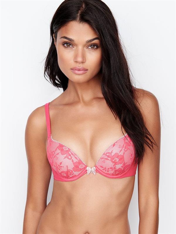 Daniela Braga in lingerie
