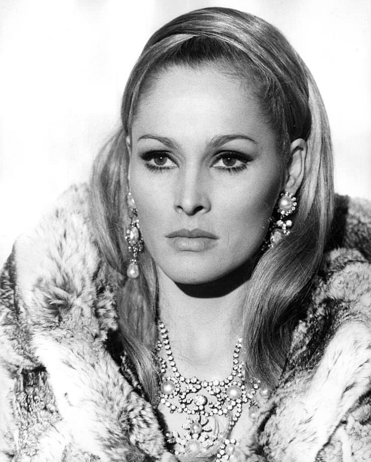 Ursula Andress Pictures in an Infinite Scroll - 15 Pictures
