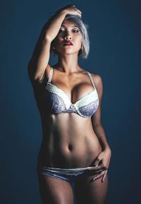 Mhaye Monti in lingerie